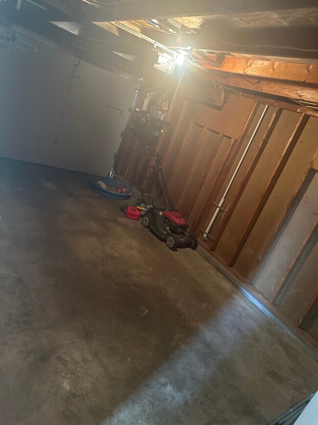 Building Photo - 608 Wheeler Ln