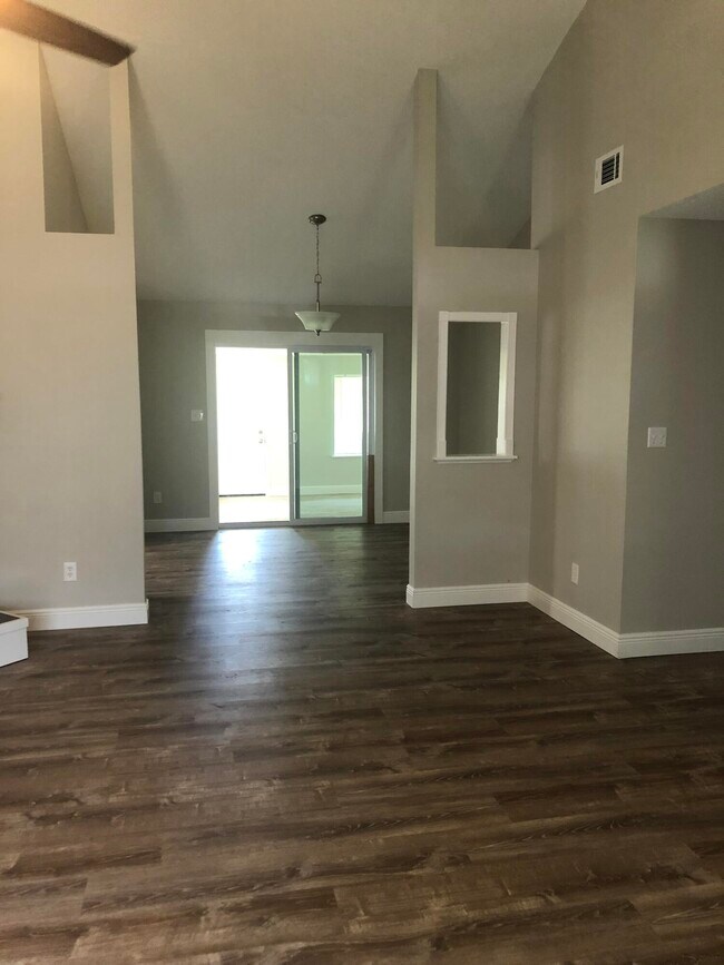 Building Photo - 7653 Frankfort St