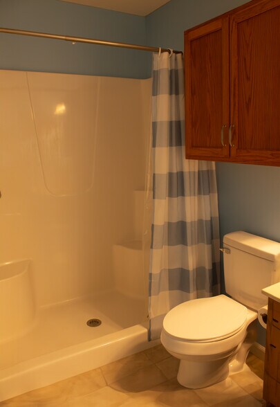 Primary Bathroom - 2142 Oxford Dr