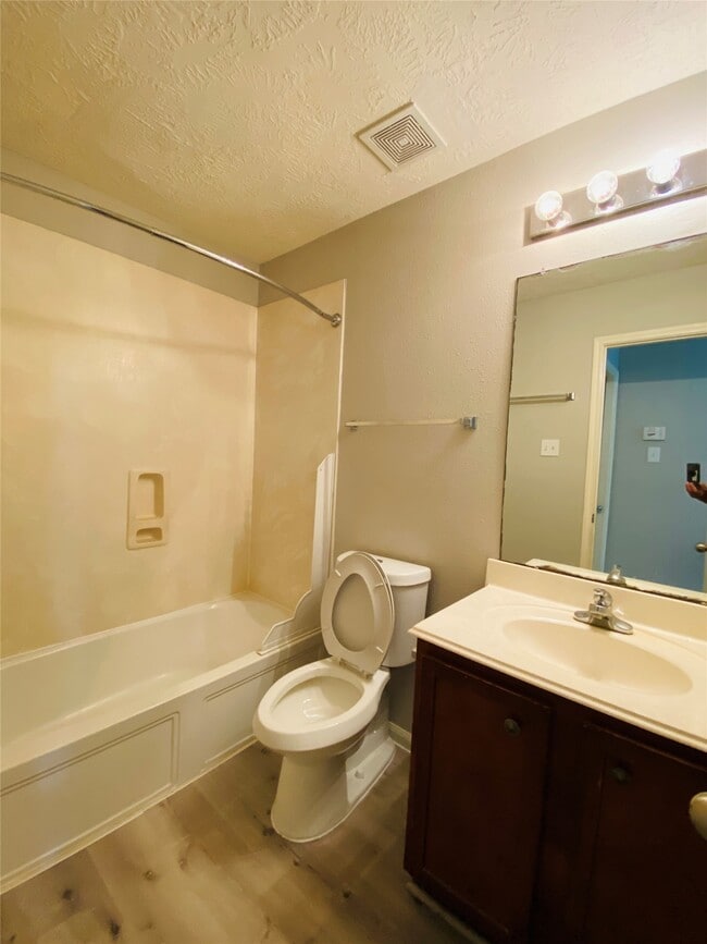 Building Photo - 19207 Caledonia Dr