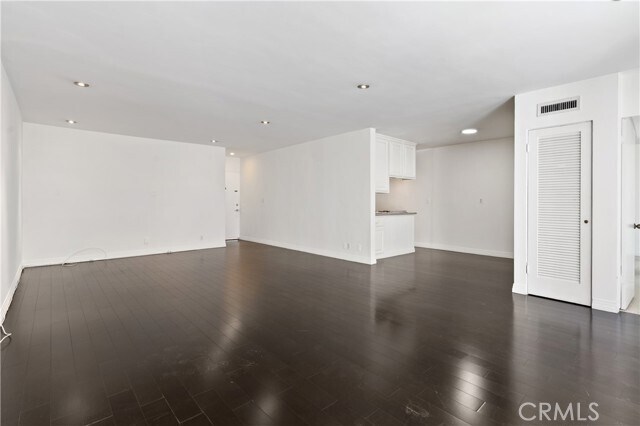 Building Photo - 131 N Gale Dr