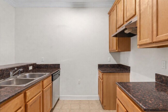 Building Photo - 986 Airport Rd