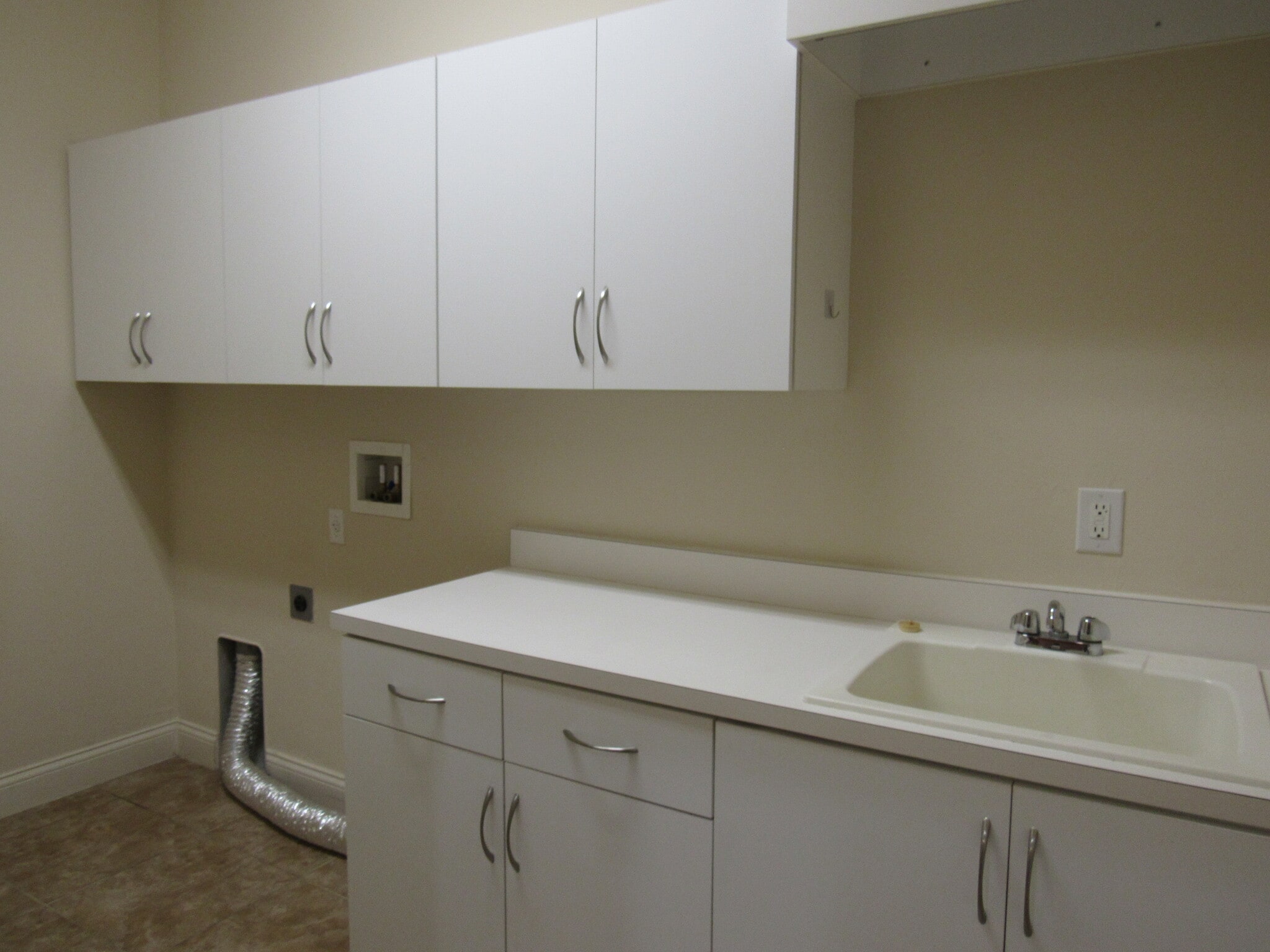 Interior laundry - 3507 Sonesta Ct