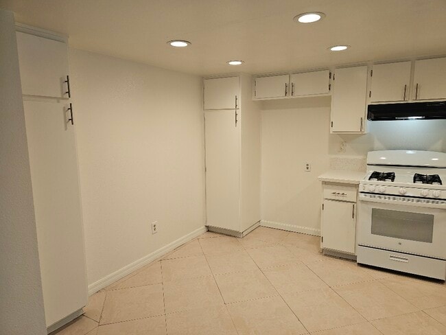 Building Photo - 9634 Park St