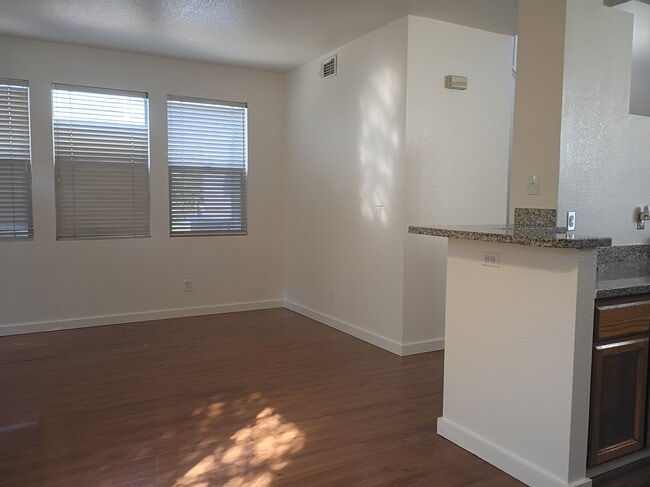 Building Photo - 9582 Sunlight Ln