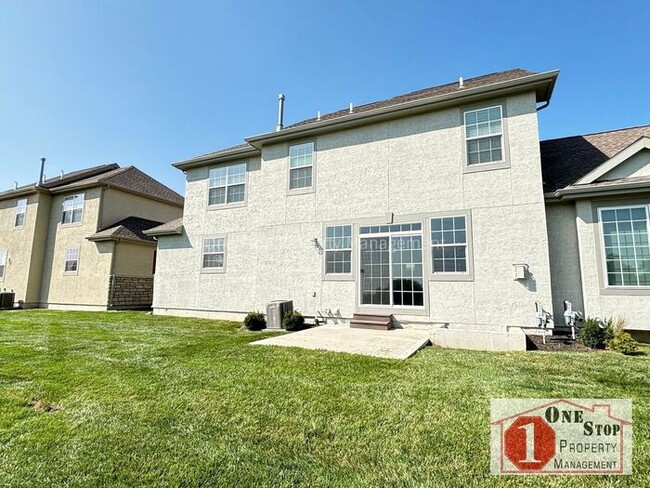 Building Photo - Gorgeous 4 bedroom, 3.5 bath in Olathe, KS!!