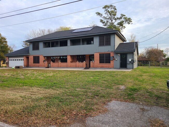Building Photo - 17018 Water Oak Dr