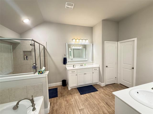 Building Photo - 210 Jacaranda Dr