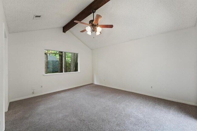 Building Photo - 32 N Pathfinders Cir