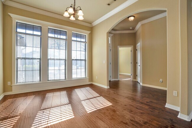 Building Photo - Stunning 4 Bed 2 Bath Home close to Elm Springs Walmart!