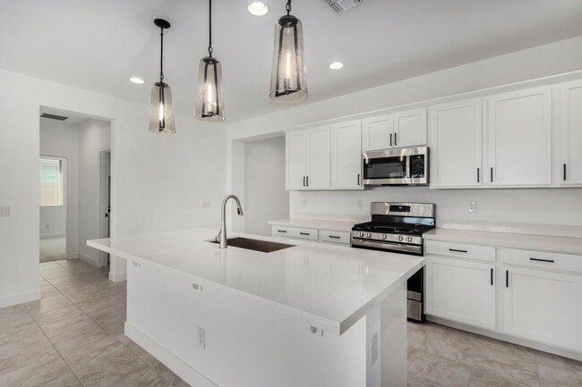 Building Photo - 14807 W Soft Wind Dr