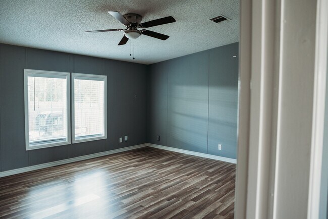 Building Photo - 2545 Lee Turner Rd