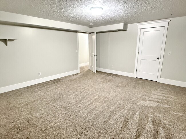 Building Photo - 1729 Colchester Ct