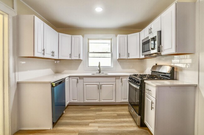 Building Photo - 84 Magnolia St