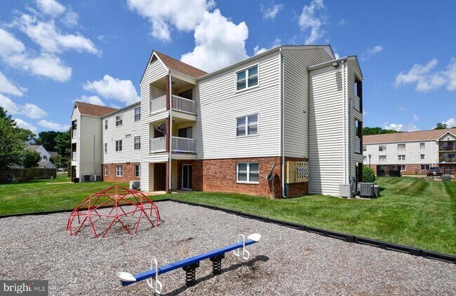 Building Photo - 102 Chesterfield Ln