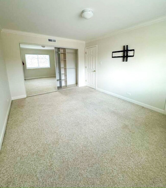 Building Photo - 675 Grove Terrace