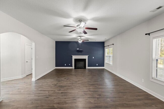 Building Photo - Gorgeous Home Offering Over 3000 HSF!