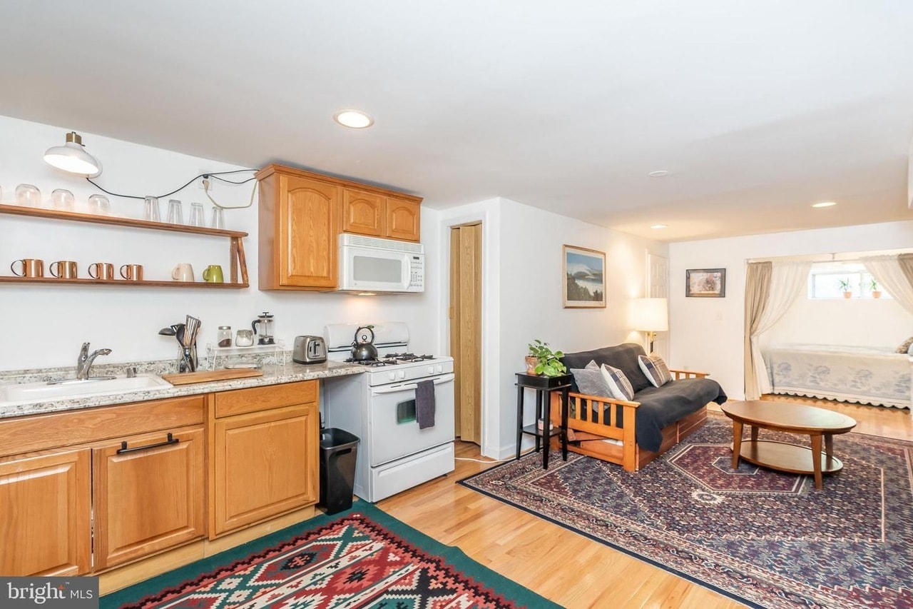 Building Photo - 701 W 37th St