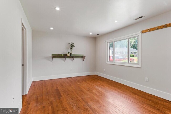 Building Photo - 3709 Forestdale Ave