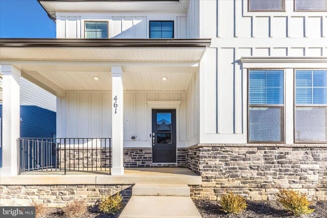 Building Photo - 461 Hanson St