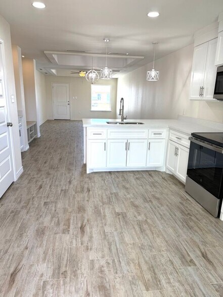 Building Photo - 680 Seminole Ln