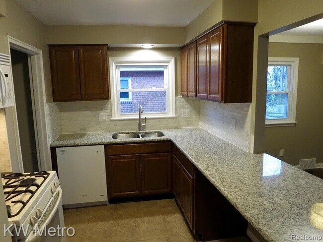 Building Photo - 173 Elmsford Dr