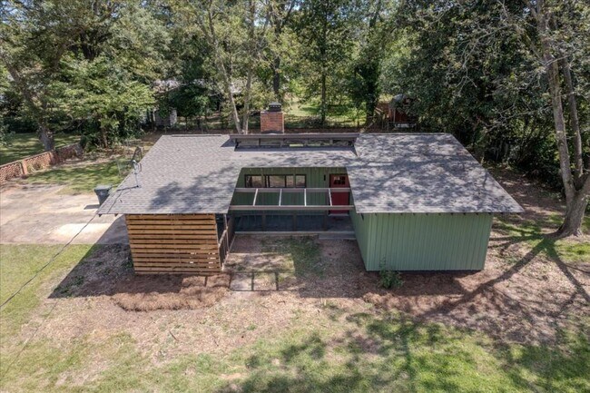 Building Photo - 410 Hardeman Ave