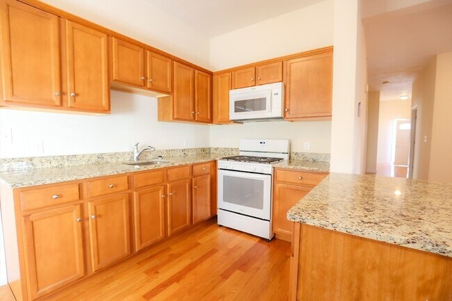 Building Photo - 29-33 Highland Avenue Unit 3