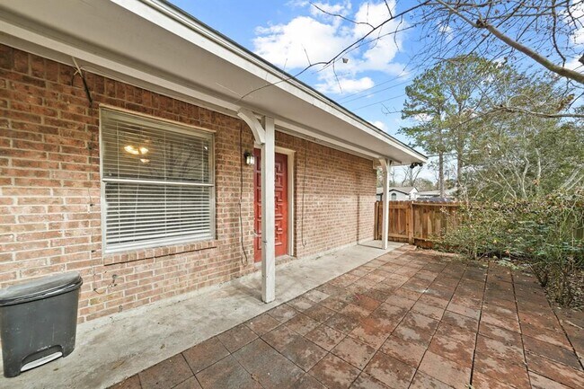 Building Photo - 2118 N Austin Ave