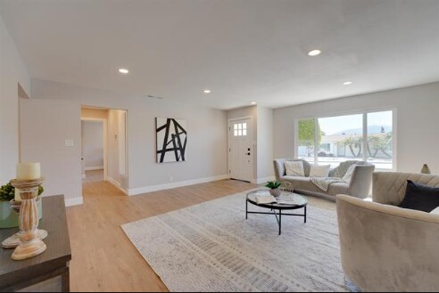 Building Photo - 856 La Tierra Dr