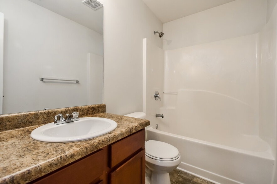 Building Photo - 464 Lobdale Falls Dr