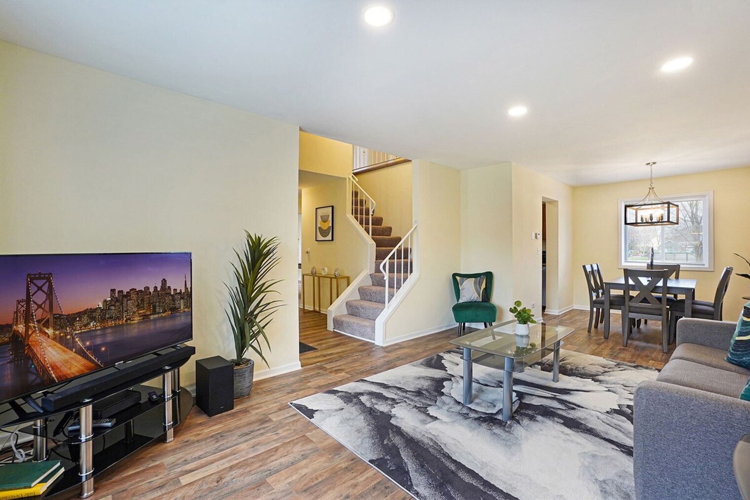 Building Photo - 303 Danbury Dr