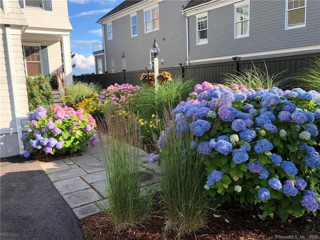 Building Photo - 50 Shorefront Park