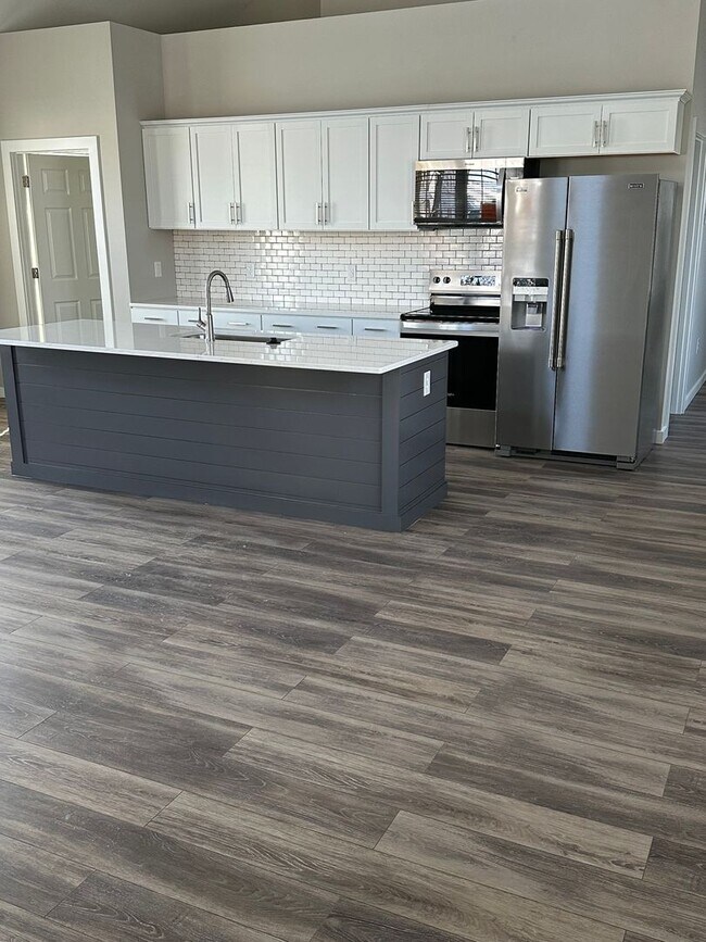 Building Photo - Short term lease. New Construction 4BR/4.5BA Great Location!