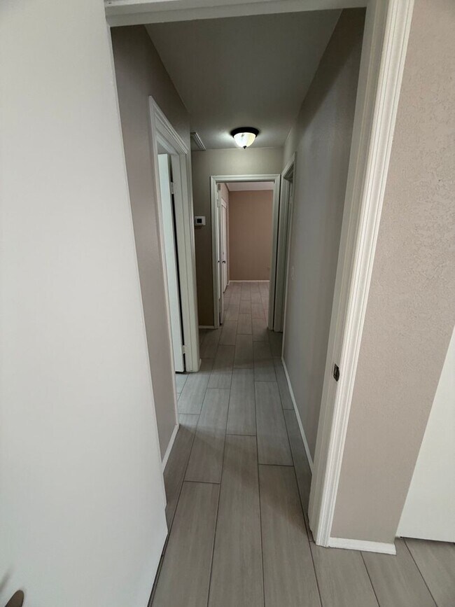 Building Photo - Newly Remodeled Glendale Home