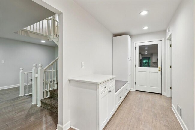 Building Photo - 110 Westchester Way