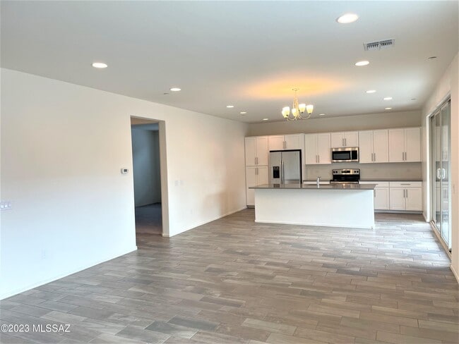 Building Photo - 9450 N Andrina Dr