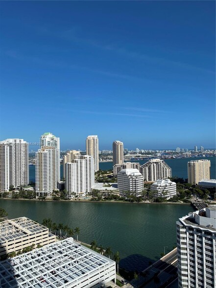 Building Photo - 950 Brickell Bay Dr