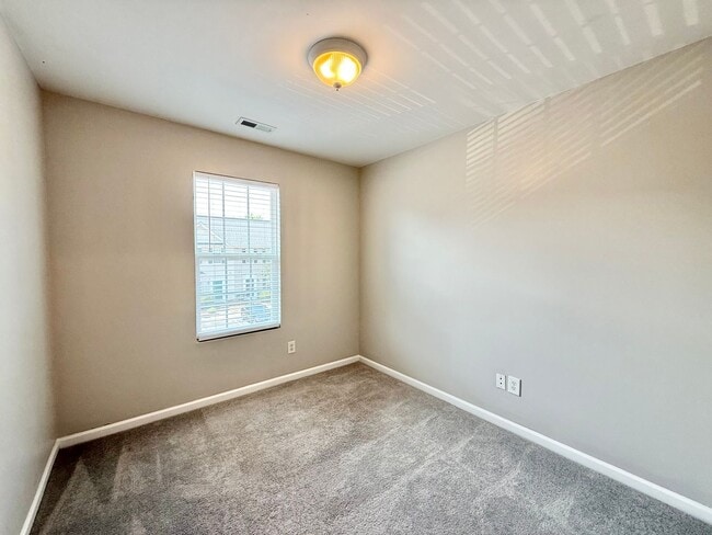 Building Photo - Charming 3BD, 2BA Apex Townhome In a Prime...