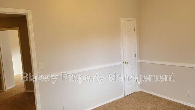 Building Photo - 917 W Greenhead St