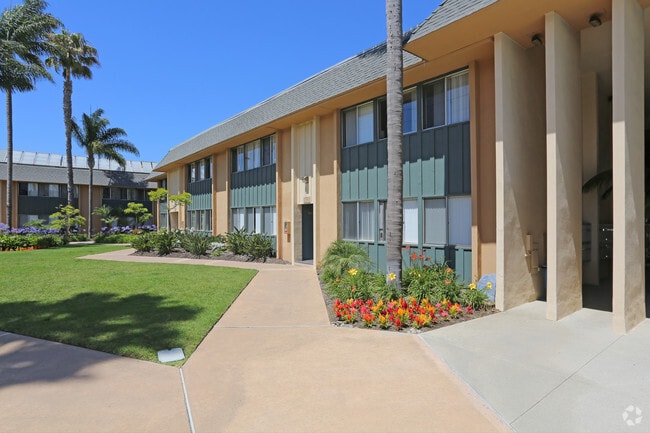 Courtyard - Pacific Breeze Apartment Homes