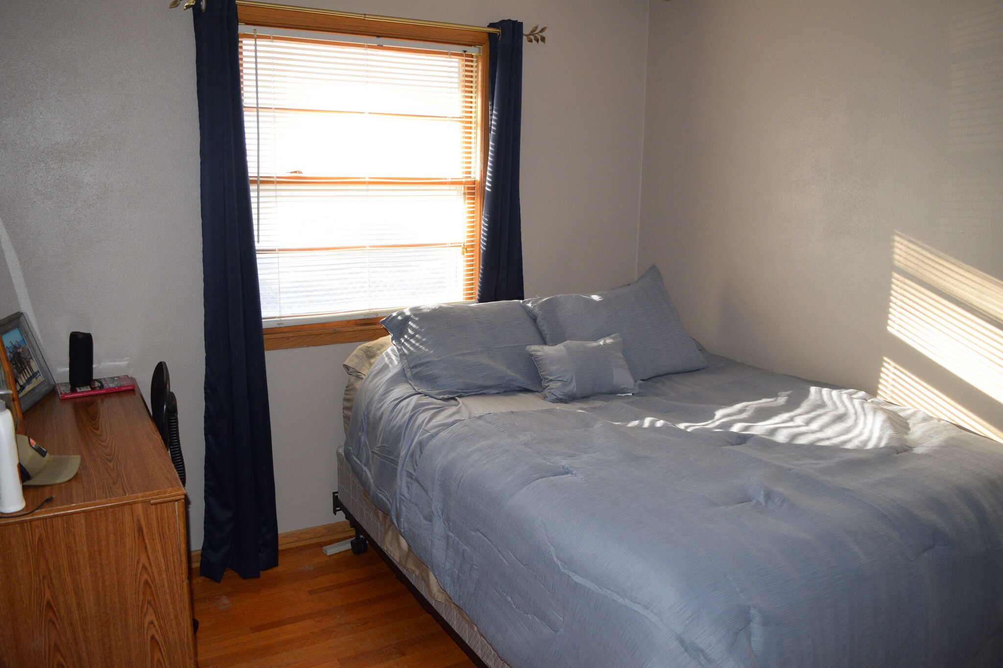 1st bedroom - 1588 Case Ave