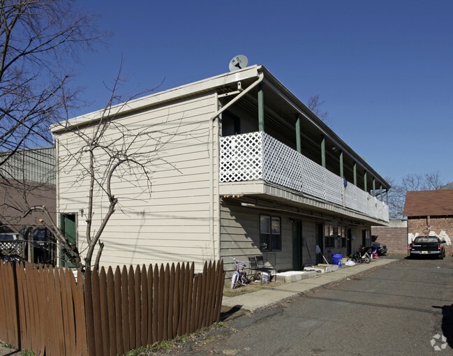 Primary Photo - 113 Howard St