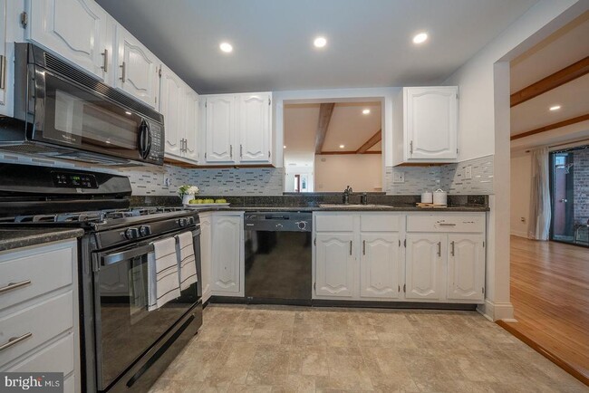 Building Photo - 504 Mountainview Dr