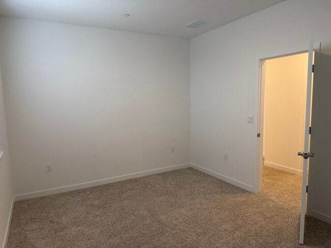 Building Photo - Beautiful Sacramento 5 Bedroom 3 Bathroom 3000 Sqft. Home for Rent