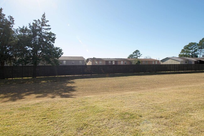 Building Photo - Great Location in Fort Walton Beach Near Bases and Hospital.