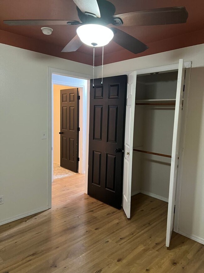 Building Photo - Welcome to this charming 3 bedroom, 2 bathroom home located in Nampa, ID.