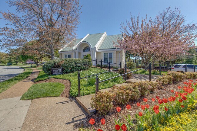 Building Photo - Awesome 2BE/2BA condo in Green Hills!