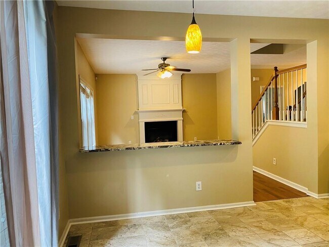 Building Photo - 3400 Palm Cir