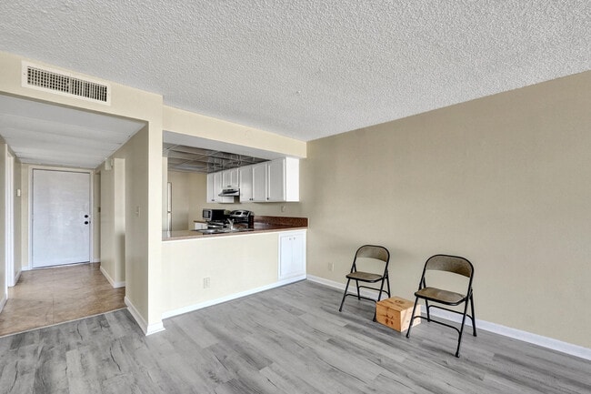 Building Photo - 12 Royal Palm Way